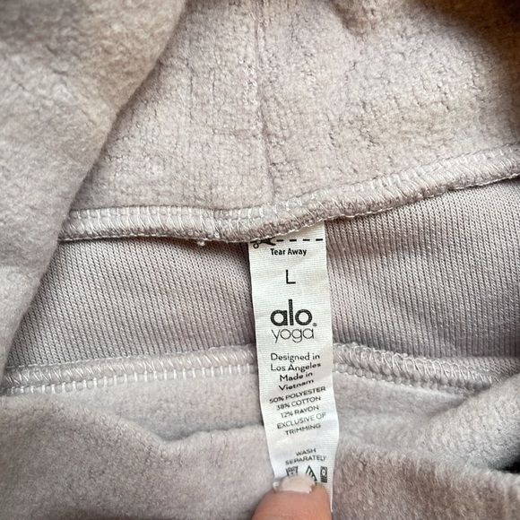 Alo yoga Large funnel neck sweatshirt size Large light lavender color - Picture 3 of 3